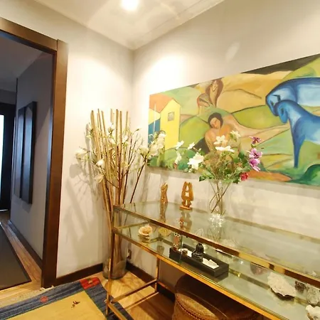 Bright With 3 Bedrooms, 2 Bathrooms And Wi-fi דירה