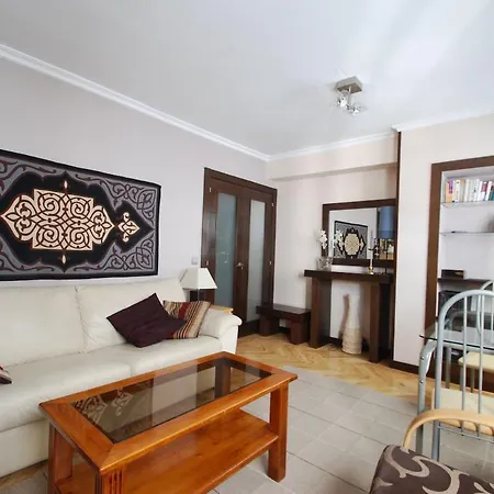 Bright With 3 Bedrooms, 2 Bathrooms And Wi-fi Apartmán Oviedo