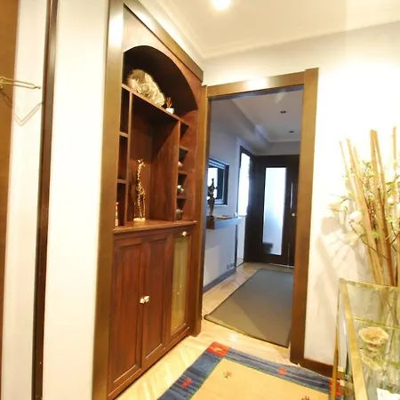 Bright With 3 Bedrooms, 2 Bathrooms And Wi-fi Apartmán *