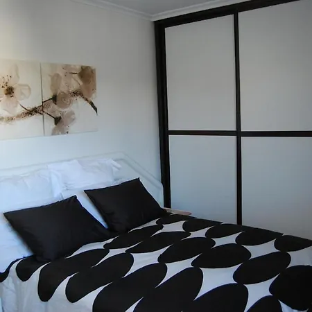 Bright With 3 Bedrooms, 2 Bathrooms And Wi-fi