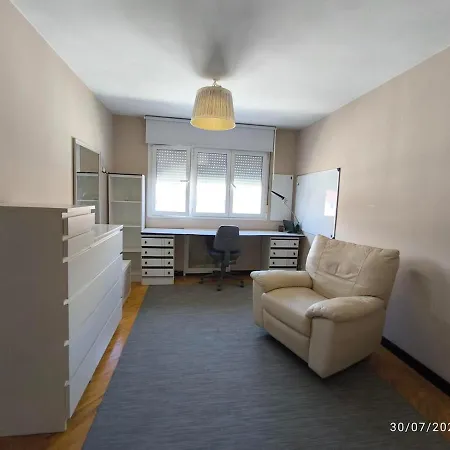 Bright With 3 Bedrooms, 2 Bathrooms And Wi-fi דירה